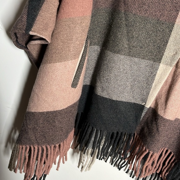 Etro Milano Wool Poncho - Picture 8 of 15
